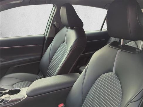 Used 2024 Toyota Camry SE image 12