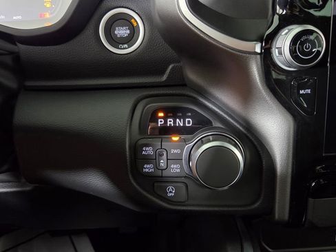 New 2026 RAM 1500 4x4 Crew Cab image 17
