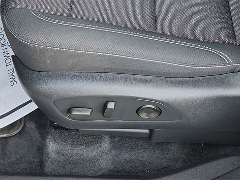 Used 2024 Chevrolet Traverse LT image 16