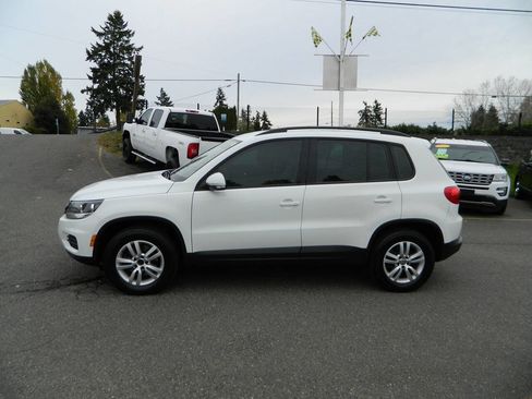 Used 2016 Volkswagen Tiguan S image 5