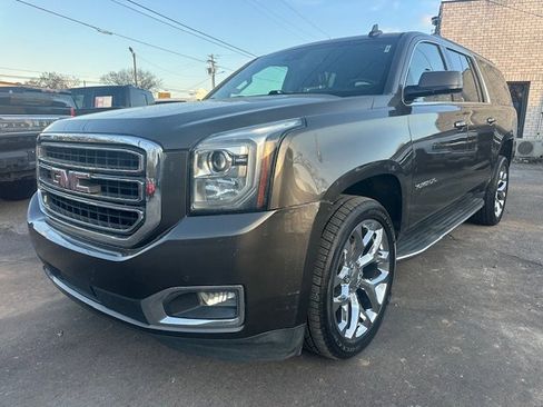 Used 2019 GMC Yukon XL SLT image 1