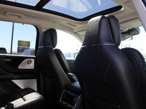Used 2025 Lincoln Aviator Reserve w/ Equipment Group 201A image 17