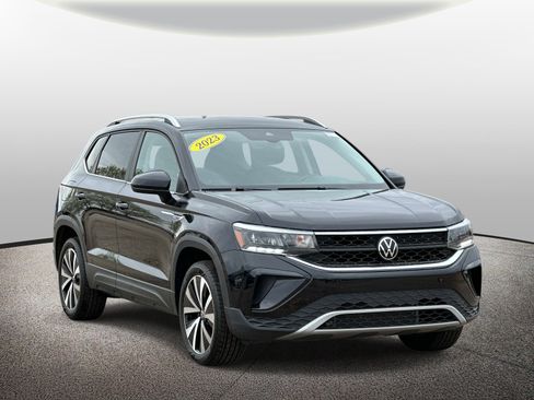 Used 2023 Volkswagen Taos SE FWD image 6