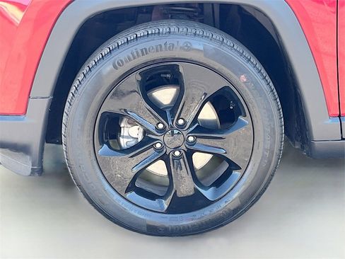 Used 2021 Jeep Compass Latitude image 29