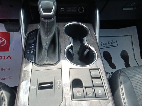 Used 2023 Toyota Highlander Limited image 25