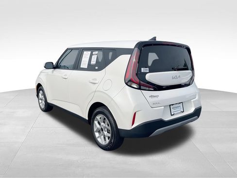 Certified 2025 Kia Soul LX w/ LX Technology Package FWD image 6