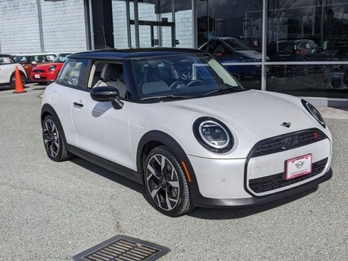 Certified 2025 MINI Cooper S image 3