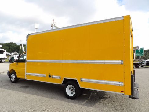 Used 2021 GMC Savana 3500 Extended w/ Power Convenience Package image 4