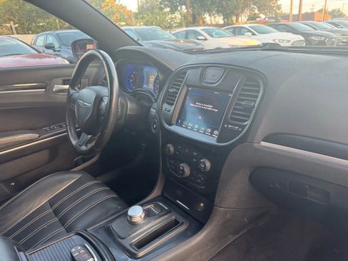 Used 2019 Chrysler 300 S image 16