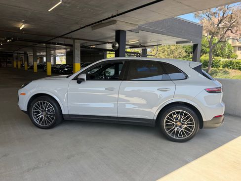 Certified 2023 Porsche Cayenne AWD/4WD image 20
