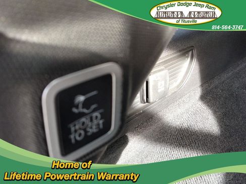 Used 2022 Jeep Grand Cherokee Overland w/ Luxury Tech Group IV image 8