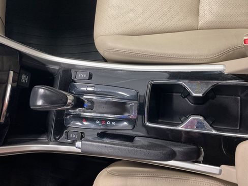 Used 2016 Honda Accord Touring image 17
