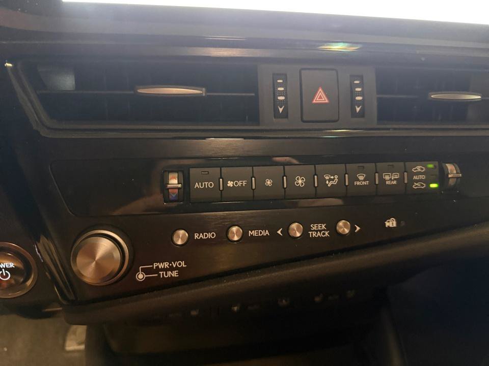 Used 2025 Lexus ES 300h w/ Technology Package FWD image 22