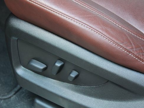 Used 2019 Chevrolet Suburban Premier w/ Premier Plus Edition image 21