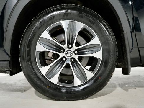 Used 2021 Toyota Highlander XLE image 34