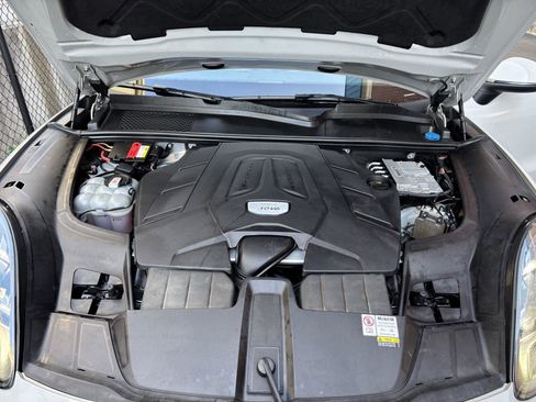 Used 2022 Porsche Cayenne AWD/4WD image 29