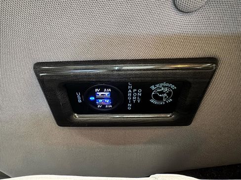 Used 2018 Chevrolet Express 2500 w/ Enhanced Convenience Package RWD image 22