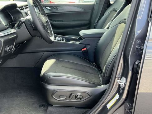 New 2025 Jeep Grand Cherokee L Altitude image 10