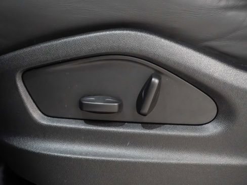 Used 2025 Porsche Cayenne E-Hybrid w/ Premium Package image 24