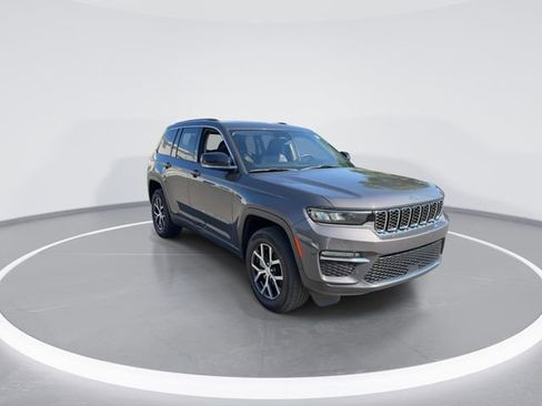 Used 2023 Jeep Grand Cherokee Limited AWD/4WD image 2