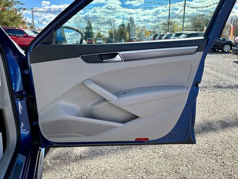 Used 2017 Volkswagen Passat 1.8T R-Line image 14