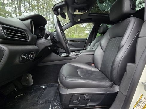 Used 2019 Maserati Levante image 14