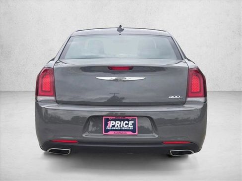 Used 2019 Chrysler 300 S image 6