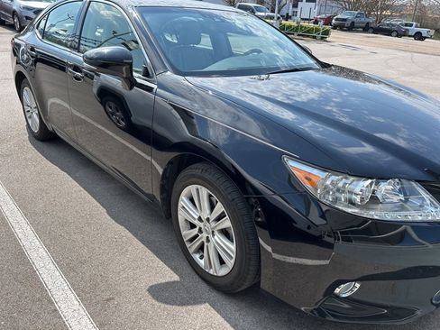 Used 2013 Lexus ES 350 w/ Luxury Pkg image 2