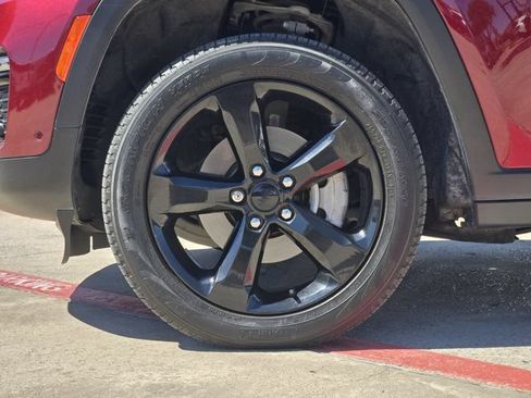 Used 2023 Jeep Grand Cherokee Limited w/ Luxury Tech Group II AWD/4WD image 11