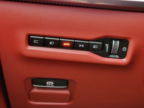 Used 2024 Jeep Wagoneer Launch Edition AWD/4WD image 11