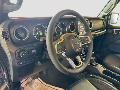Used 2023 Jeep Wrangler Unlimited Rubicon 4xe w/ Cold Weather Group AWD/4WD image 10