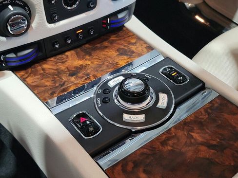 Used 2013 Rolls-Royce Ghost RWD image 21