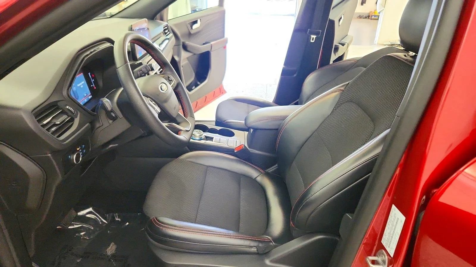 Used 2025 Ford Escape ST-Line FWD image 15