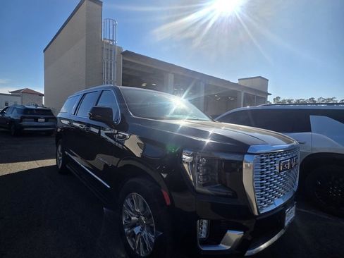Certified 2024 GMC Yukon XL Denali image 2