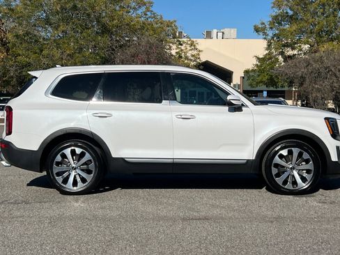 Used 2021 Kia Telluride S image 3