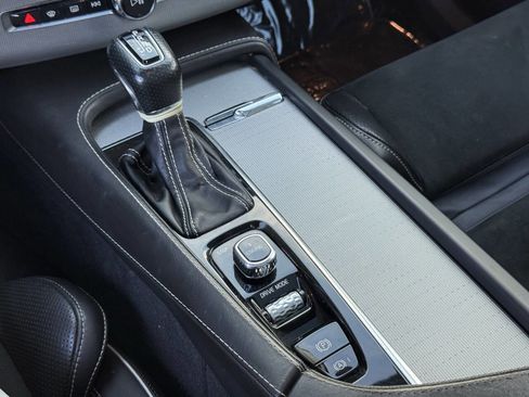 Used 2017 Volvo XC90 T6 R-Design w/ Vision Package image 25