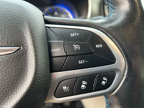 Used 2021 Chrysler Pacifica Touring-L w/ Uconnect Theater Family Group image 13