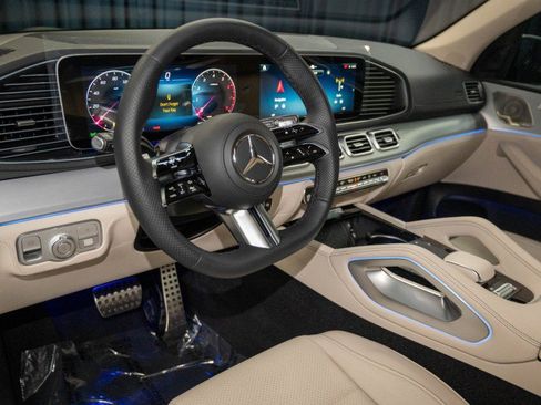 New 2026 Mercedes-Benz GLS 450 4MATIC image 17