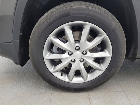 Used 2018 Jeep Cherokee Limited AWD/4WD image 31