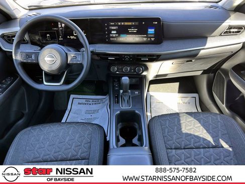 Used 2025 Nissan Kicks SV w/ SV Premium Package image 13