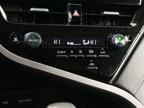 Used 2024 Toyota Camry SE image 20