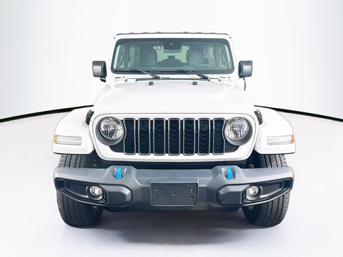 Used 2024 Jeep Wrangler Unlimited w/ Convenience Group AWD/4WD image 2