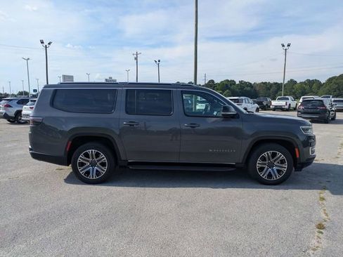 Used 2024 Jeep Wagoneer L Series II w/ Flexible Seating Group AWD/4WD image 2