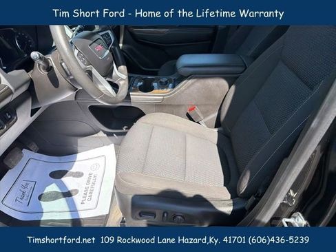 Used 2023 GMC Acadia SLE w/ Driver Convenience Package image 11