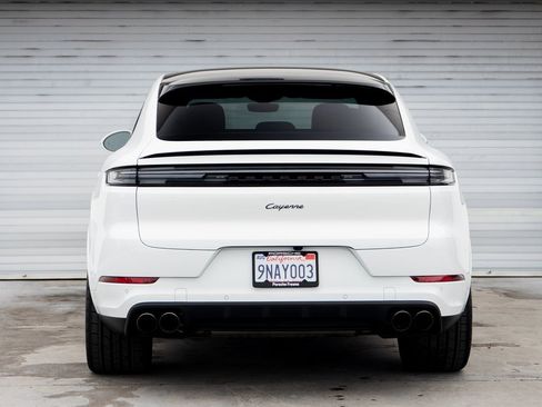 Certified 2024 Porsche Cayenne Coupe image 6