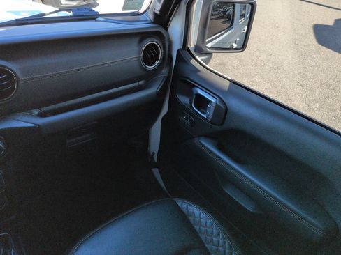 Used 2022 Jeep Wrangler Unlimited Sahara AWD/4WD image 17