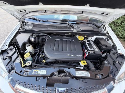 Used 2017 Dodge Grand Caravan SXT FWD image 18