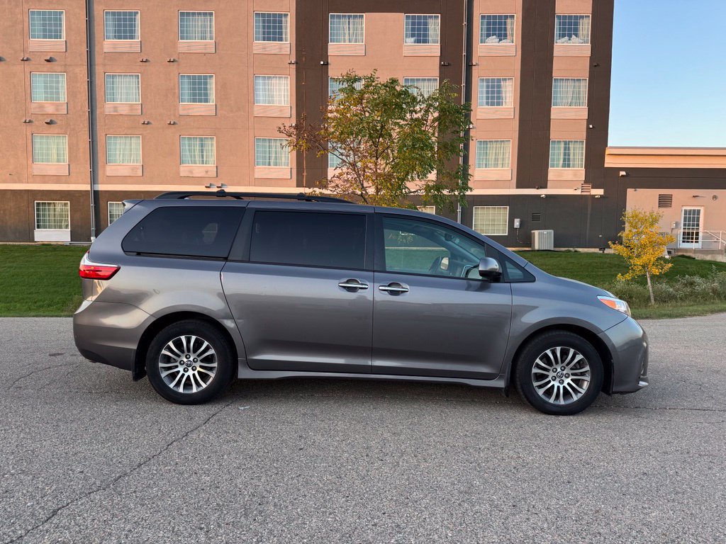 Certified 2018 Toyota Sienna XLE Premium w/ Carpet Mat Package FWD image 14