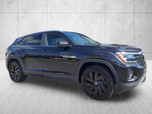 Used 2024 Volkswagen Atlas Cross Sport SE FWD image 3
