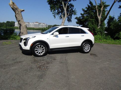 Used 2019 Cadillac XT4 Luxury AWD/4WD image 2